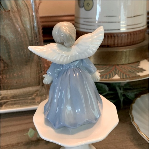 Vintage Lefton Blue & White Porcelain Kissing Angel Bell~Christmas~farmhouse - Picture 4 of 6